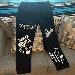 SHEIN Black Straight Men's Jeans with White Graphics